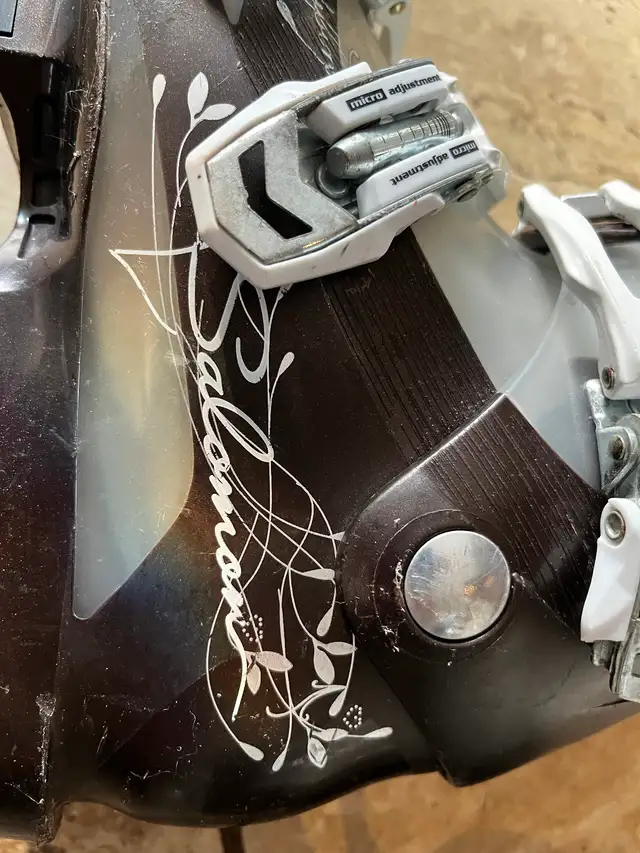 22.5 Salomon ski boots in Ski in Kingston - Image 7
