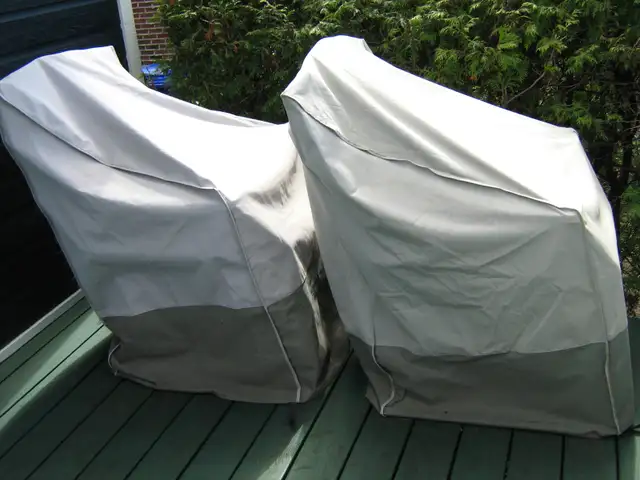 6 CHAISES ADIRONDACK in Patio & Garden Furniture in Longueuil / South Shore - Image 4