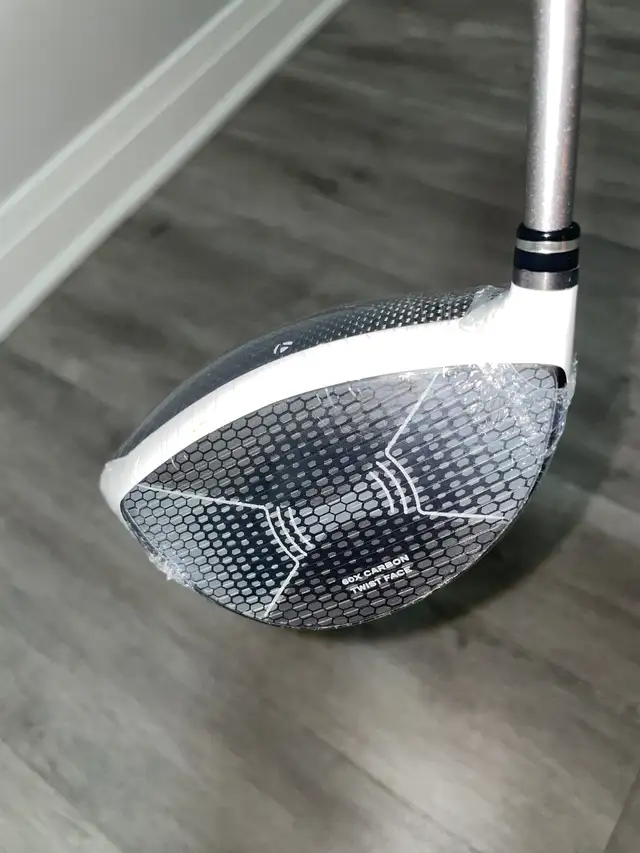 Taylormade Stealth Gloire Fairway Driver (RH, Regular Flex, 10.5 in Golf in Oakville / Halton Region - Image 3