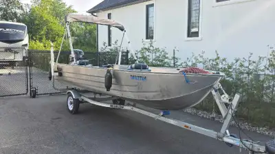 2022 Marlon deep v 30 HP four stroke, electric start, electric trim approx 100 hours. Marlon trailer...