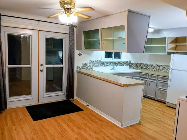 Quiet, clean large 2 bedroom with in unit laundry  PORT COLBORNE