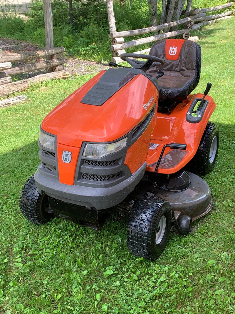 Husqvarna lawn tractor | Lawnmowers & Leaf Blowers | Fredericton | Kijiji