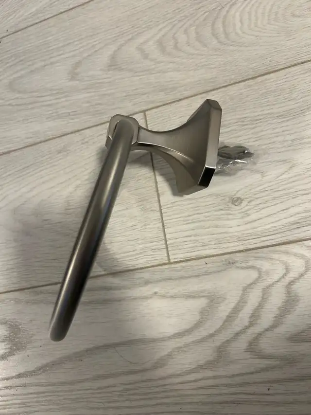 porte serviette mural argent brossé in Bathwares in Gatineau - Image 6