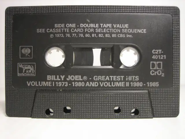 BILLY JOEL - GREATEST HITS VOLUME 1 AND VOLUME 2 CASSETTE TAPE in Arts & Collectibles in London - Image 6