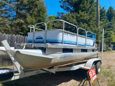 Perfect Father’s Day gift! 16’ mini pontoon with a 6’x12’ deck New plywood floor New carpet New viny...