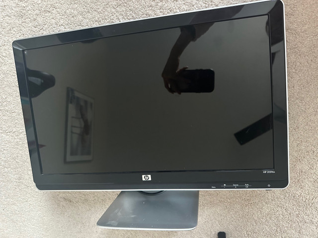 HP 22in monitor in excellent condition $100 for 2 in Monitors in Ottawa