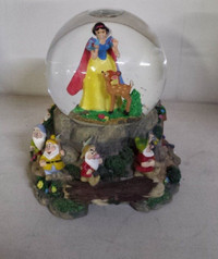 Snow White and 7 Dwarfs Snowglobe