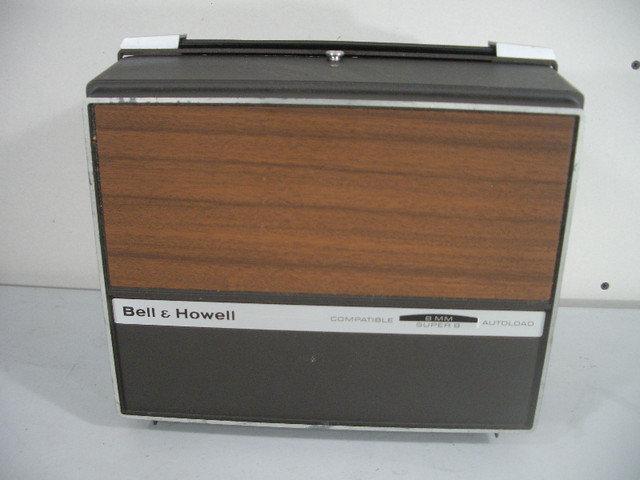 Projecteur Bell Howell Dual 8+Super8 mm 456 Fonctionnel dans Appareils photo et caméras  à Laval/Rive Nord