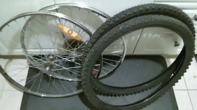 22"in. rims 24"in. tires good cond. 20.00 per pr. or all for 30. in Tires & Rims in City of Toronto - Image 2