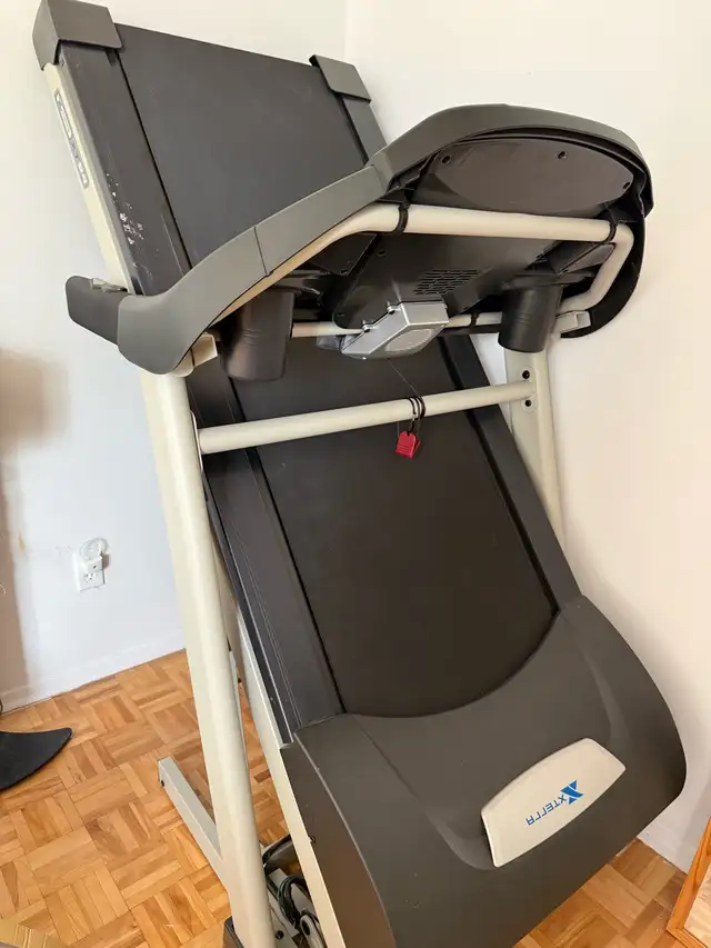 TreadMill in Exercise Equipment in City of Montréal - Image 8