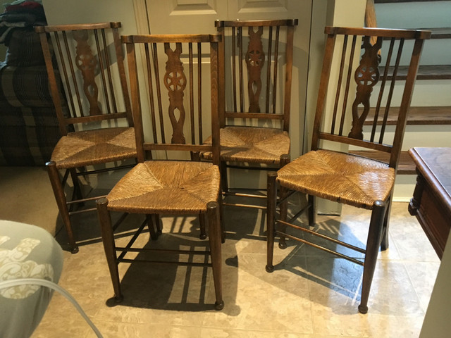 Set of 4 antique  wheel back chairs in Chairs & Recliners in Kawartha Lakes - Image 2