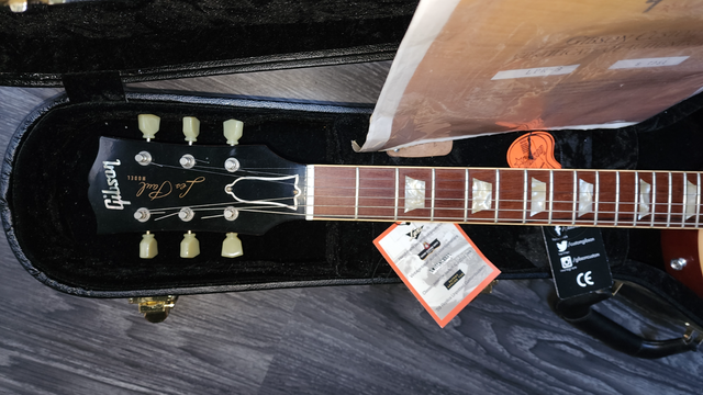2007 Gibson Les Paul Custom Shop 1958 Reissue - VOS Finish in Guitars in London - Image 11