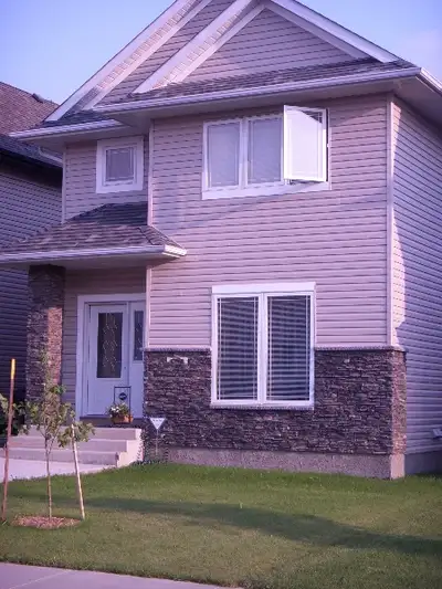 1410sq feet independent two story house with three bedrooms and 1.5 bathrooms, available JULY 1. Kit...