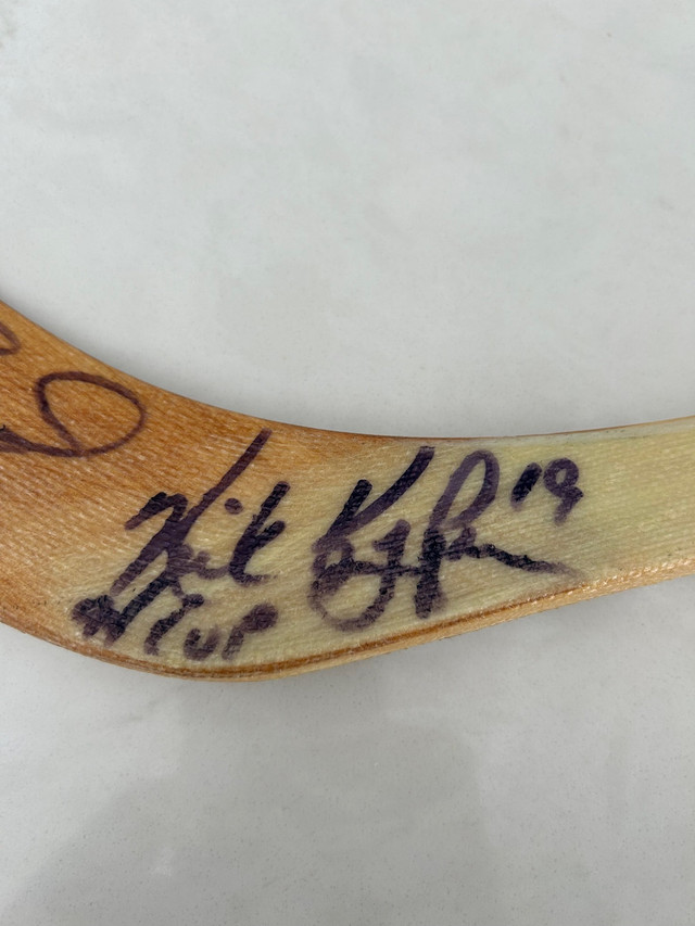 Autographed hockey stick - Nick Kypreos/Peter Zezel/Kris Draper in Arts & Collectibles in Markham / York Region - Image 3