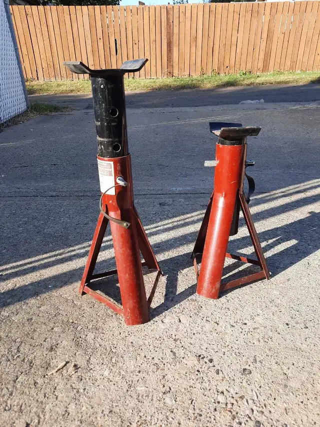 Axle Stands 1-1/2 Ton569245922398709761
