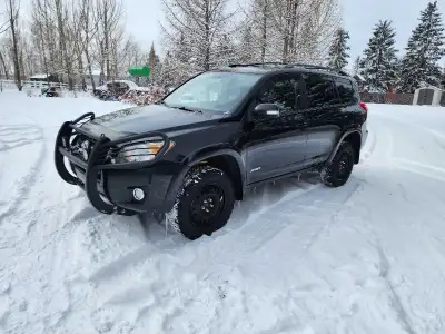 V6. AWD. SUNROOF. TOWING PACKAGE. 2 SETS OF WHEELS INCLUDED. ACTIVE STATUS. ALBERTA TITLE. NO HAIL....