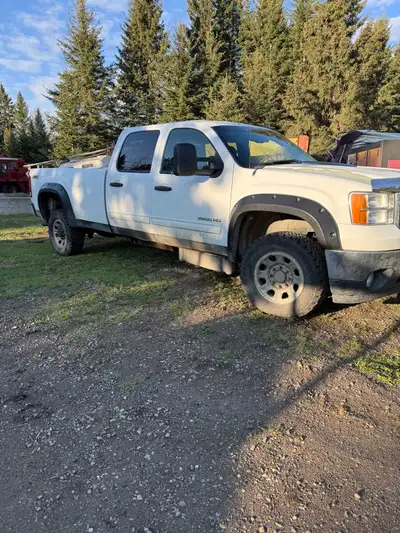 2014 GMC Serra 2500 Duramax 6.6. Crewcab SLE Cloth seats. White exterior. Black interior. 4’x7’ chec...