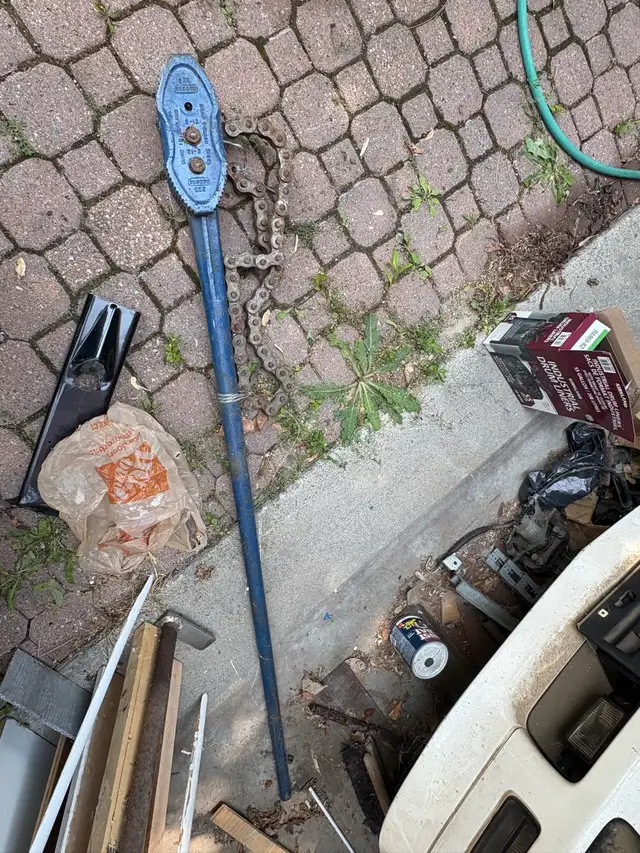  Giant pipe wrench 