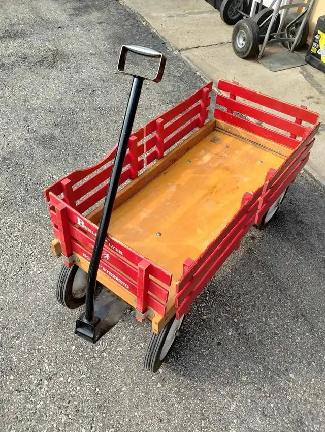 Vintage Berlin Flyer Wagon Excellent Condition in Arts & Collectibles in City of Toronto - Image 4