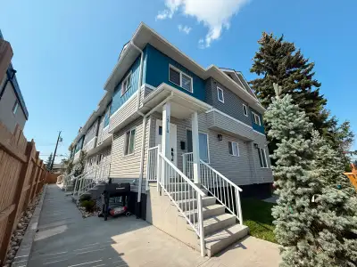 Luxury 2 Bedroom townhouse close to LRT station
