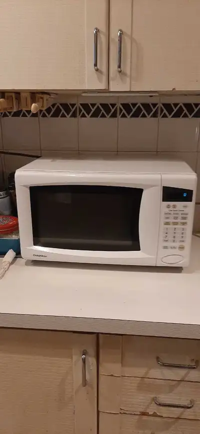 White Goldstar Countertop Microwave READ DESCRIPTION ON SIZE, View more