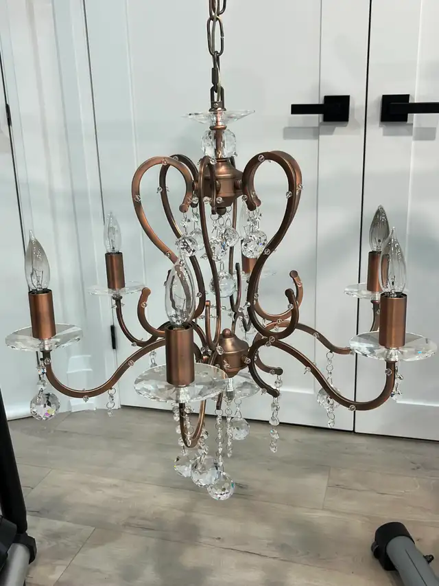 Crystal chandelier in Indoor Lighting & Fans in Markham / York Region - Image 3