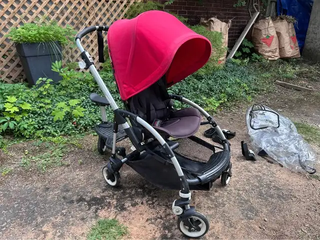 Bugaboo Bee 3 red stroller set + accessories in Strollers, Carriers & Car Seats in City of Montréal - Image 7