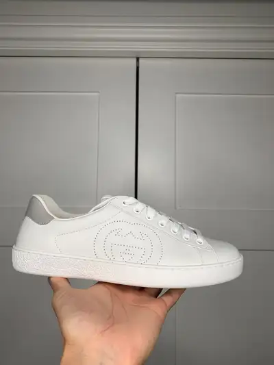 Condition: Brand new, never worn and comes with dust bags - Gucci Ace Interlocking G Logo Leather Sn...