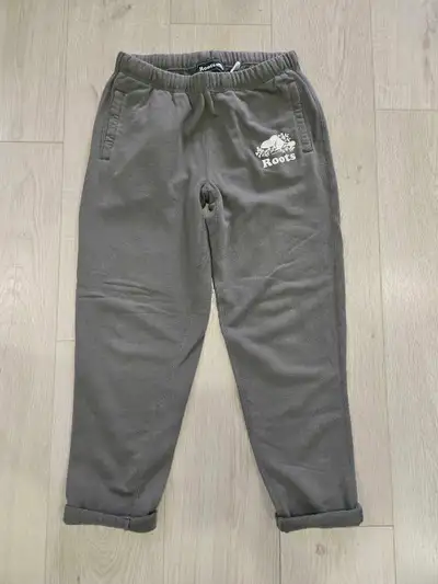 Check out these Roots sweatpants, size small! These comfy pants are in great used condition, extreme...