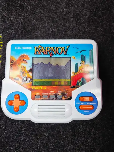 Découvrez ce jeu électronique portatif Tiger Karnov, un classique des années 90 qui vous ramènera à...