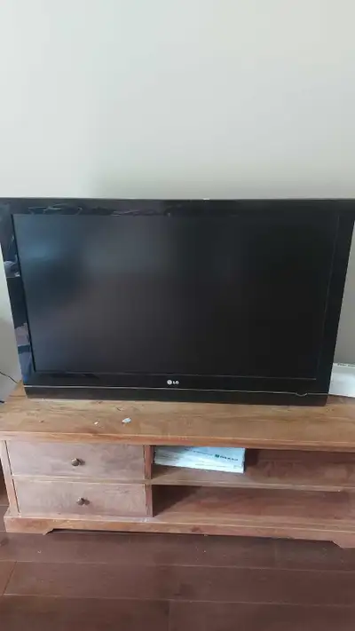 LG TV For Slae 42", View more