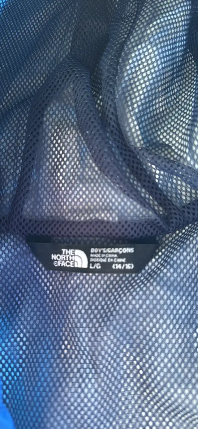 North Face Jacket in Kids & Youth in Calgary - Image 4