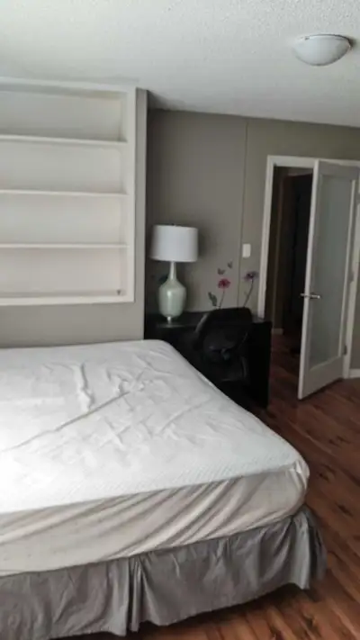 Large furnished room Wifi and utilities included Near hospital and downtown