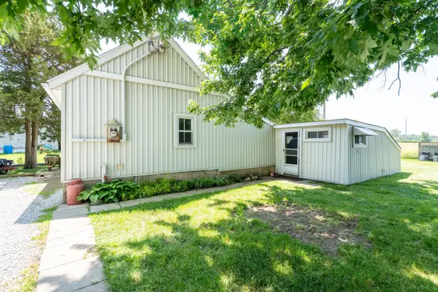 Fantastic Well Maintained Country Home! in Houses for Sale in Chatham-Kent - Image 29