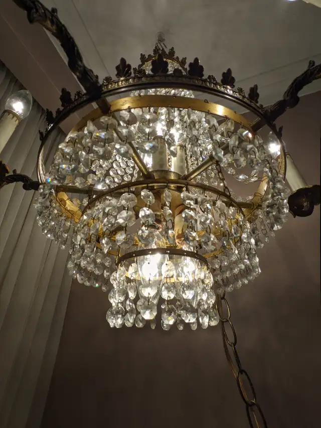 CHANDELIER - 12 CANDLE - 811 CRYSTALS ON SOLID BRASS FRAME in Indoor Lighting & Fans in City of Toronto - Image 6