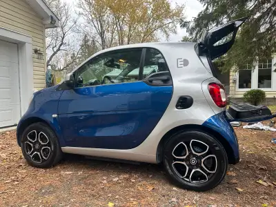 Smart fortwo électrique S.M.ART pour Swatch Mercedes Art, La voiture la plus économique que vous pou...
