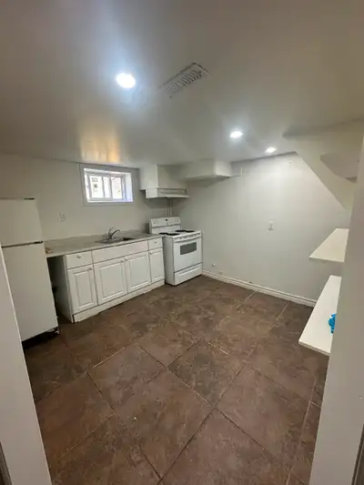 2 bedroom apartment near derry and airport rd.available right im