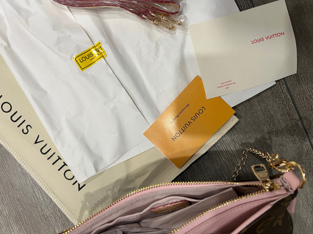 Louis Vuitton Chain Purse in Women's - Bags & Wallets in Mississauga / Peel Region - Image 2