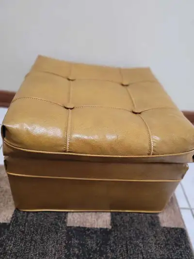 Roughly 20"x20" and around 13"- 15"tall.Vinyl. Not ripped. Not cracked. Scarborough porch pickup. M1...