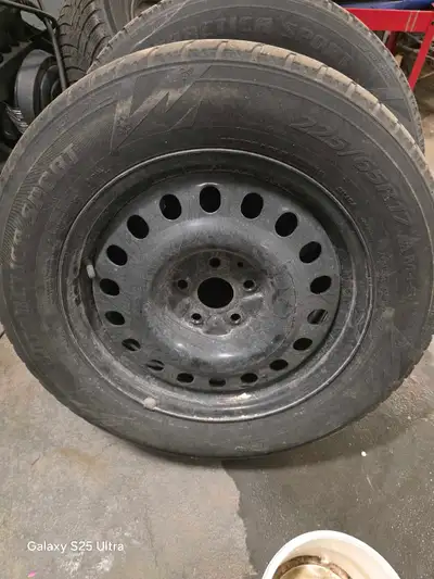 Winter tires are good for 1 year remzar an excellent condition. 225 65R 17