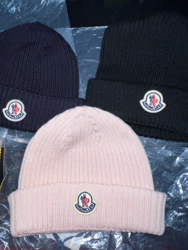 Moncler Hat (SCANS) in Other in Mississauga / Peel Region - Image 2