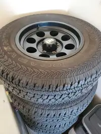 Jeep Tire and Rim Set Road Venture Kumho 265/70 R16 All Weather 