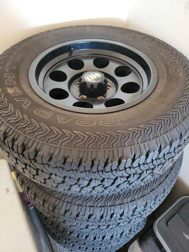 Jeep Tire and Rim Set Road Venture Kumho 265/70 R16 All Weather  in Tires & Rims in London