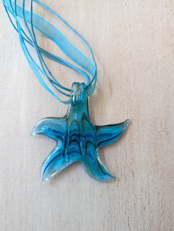 Genuine Murano Hand-BlownGlass Starfish Pendant /Necklace dans Bijoux et montres  à Laval/Rive Nord - Image 3