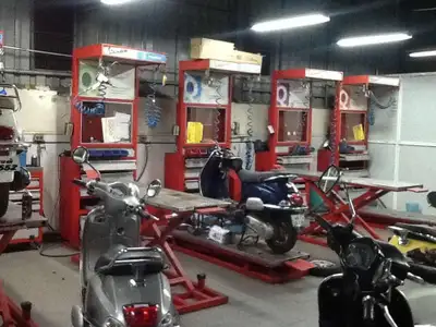 Most motorcycle shops won't touch scooters. I will. Licensed mechanic with 35+ years experience. Ves...