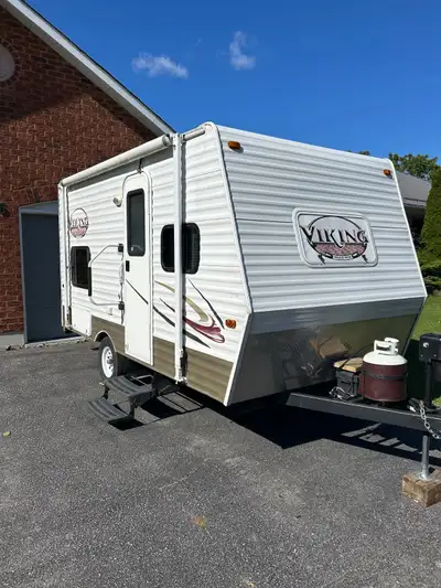 2012 14 ft. RV Trailer For Sale. ASKING $10,900 THIS UNIT HAD TWO BUNK BEDS. BUT REMODELLED TO SINGL...