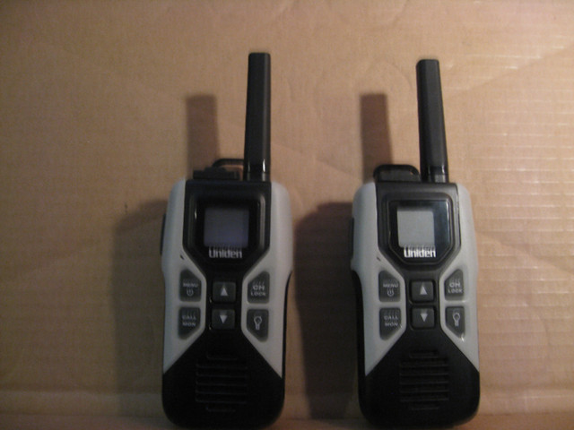 UNIDEN GMR 3050-2C WALKI TALKIES 50 MILE RADIOS in Hobbies & Crafts in Calgary - Image 2