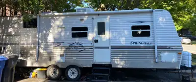 ️ Roulotte Springdale 2007 – 27 pieds, 2 chambres/1 chambre fermée + lits superposés ️ Prix demandé...