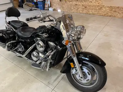 8,600 km Like new condition Saddle bag liners and crash bar covers included Mustang seat and back re...