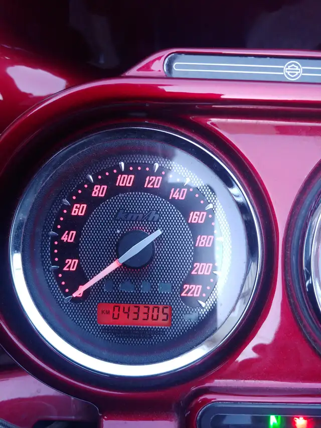 2011 Harley Davidson Road Glide Ultra Screaming Eagle CVO in Touring in Charlottetown - Image 3